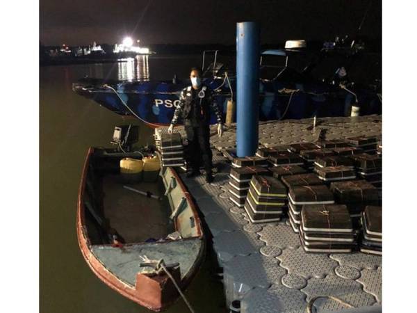 Burung murai dari Malaysia menjadi kegilaan dan buruan masyarakat negara jiran kerana fizikalnya cantik dan bersuara nyaring serta mampu mencecah ribuan ringgit di pasaran Indonesia.