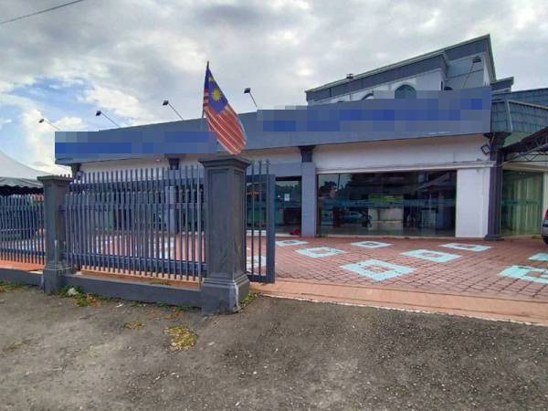 Galeri pameran kereta mewah dipecah masuk dan tiga kereta mewah yang ada di dalam galeri tersebut dilarikan dalam kejadian di Jalan Bukit Kecil, Kuala Terengganu awal pagi tadi