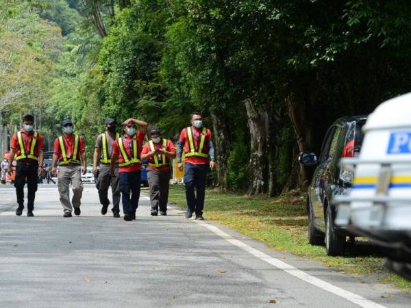 Nahas dua helikopter di Taman Melawati, Ampang hari ini. -Foto Sinar Harian MOHD IZARI ROSLI