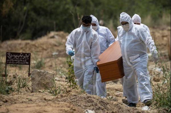 Data terbaharu Johns Hopkins University menunjukkan Amerika Syarikat kekal negara paling teruk terjejas dengan lebih 9.93 juta kes. Ini diikuti India dengan 8.5 juta kes, manakala Brazil merekodkan lebih 5.65 juta kes.