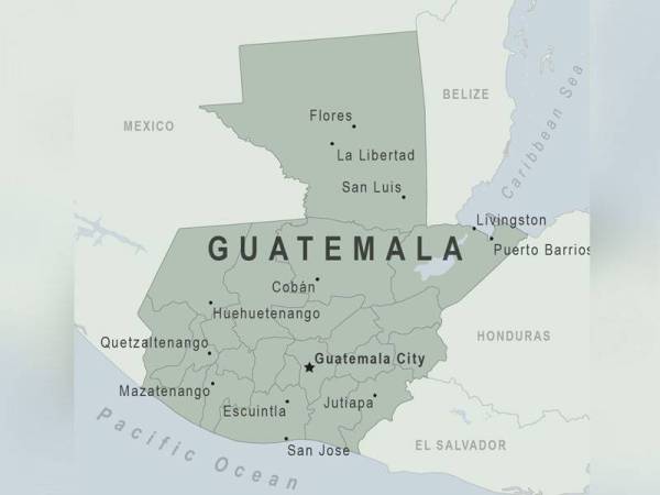 Sekurang-kurangnya dua orang terbunuh pada Ahad apabila sebuah pesawat ringan yang mengangkut makanan untuk mangsa ribut, terhempas di Guatemala.