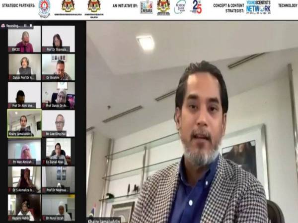 Khairy Jamaluddin ketika ucapan penutup 2020 Virtual National Science Challenge yang disiarkan di laman Facebook pertandingan itu semalam.