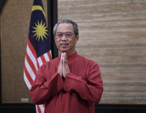 Muhyiddin menyampaikan ucapan selamat menyambut Hari Deepavali di Bangunan Perdana Putra, hari ini. - Foto Bernama