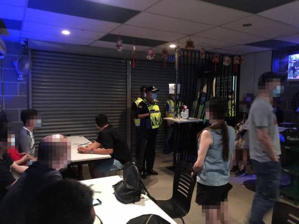 30 individu dikompaun RM1,000 kerana melanggar SOP PKPB di beberapa lokasi malam tadi.