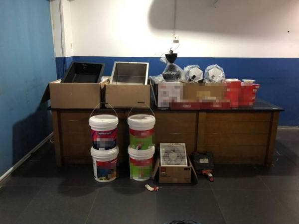 Barang yang dirampas daripada suspek pecah rumah di sebuah kawasan perumahan di Iskandar Puteri.
