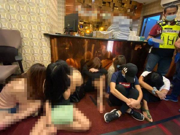 Antara individu yang ditahan dalam serbuan di sebuah hotel di Taman Serdang Perdana di sini semalam.