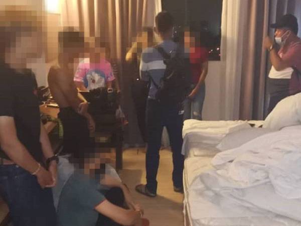 Antara remaja yang ditahan dalam parti liar di sebuah bilik hotel di Jalan Raja Uda awal pagi tadi.