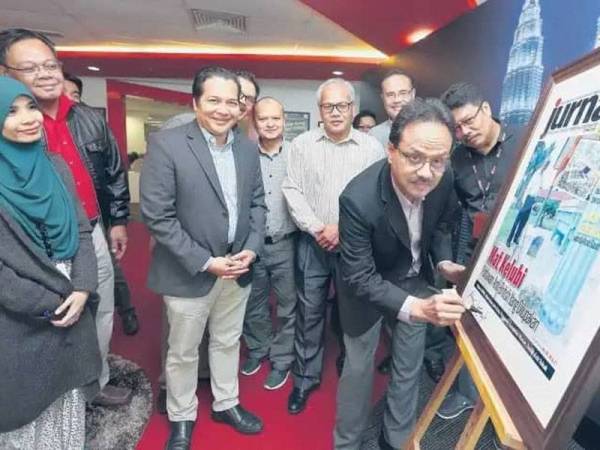 Pemergian Baharom satu kehilangan besar buat industri akhbar.