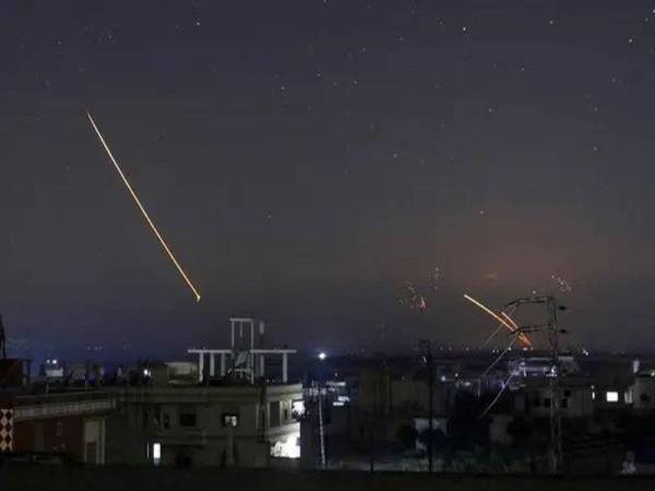 Gambar fail menunjukkan serangan udara yang dilancarkan tentera Israel ke atas Syria. - Foto AFP