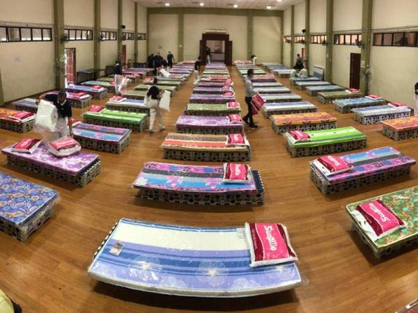 Sebanyak 100 buah katil ditempatkan di Pusat Kuarantin dan Rawatan Covid-19 Berisiko Rendah di Georgetown.