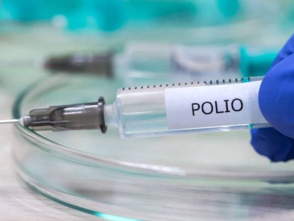  Kementerian Kesihatan Malaysia (KKM) masih meneruskan suntikan empat dos vaksin polio di seluruh klinik kesihatan meskipun negara berada di bawah Perintah Kawalan Pergerakan Bersyarat (PKPB). - Foto 123RF