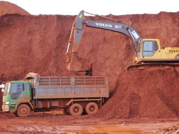 Kerajaan Pahang sudah benarkan aktiviti perlombongan bauksit dengan syarat ketat. - Foto Bernama