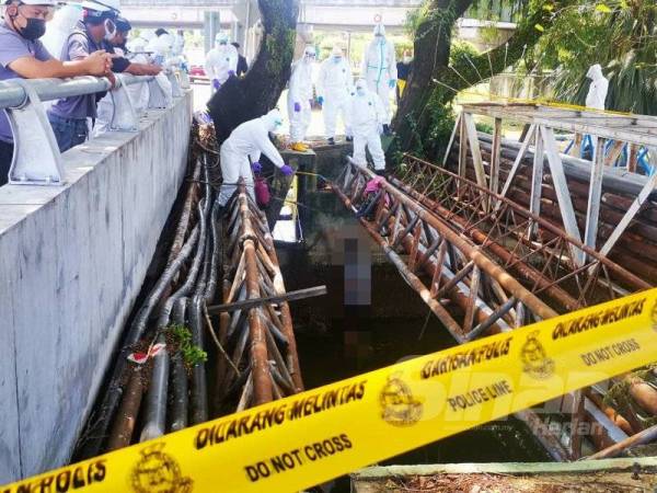 Sanitasi dilakukan sebelum mayat dialihkan dan dibawa ke Hospital Queen Elizabeth I untuk proses bedah siasat.