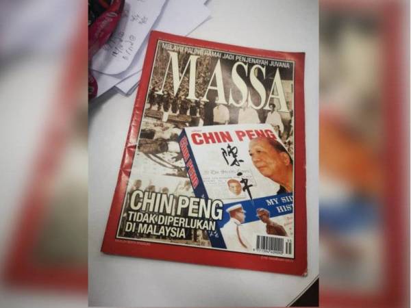 Majalah MASSA keluaran Oktober 2003 dengan tajuk muka depan berkenaan Chin Peng.