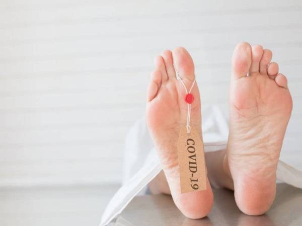 Seramai 65 peratus pesakit Covid-19 lelaki di negara ini menemui ajal berbanding wanita hanya 35 peratus. - Foto 123RF