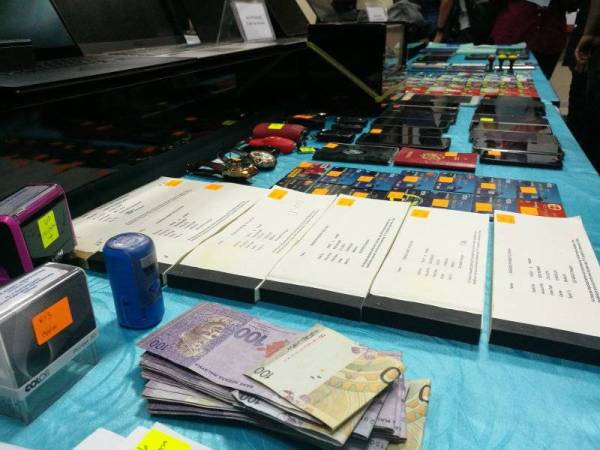 Antara barang yang dirampas susulan tumpasnya sindiket penipuan pelaburan forex yang didalangi 'Joe Kedah'.