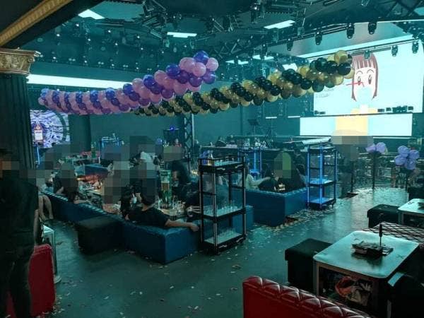 Pemis yang tidak memiliki lesen hiburan itu dipercayai beroperasi secara sembunyi sejak sebulan lalu.