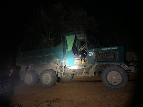 Kenderaan yang digunakan untuk cuba keluar dari sempadan negara di Serudong, Tawau ke Indonesia.