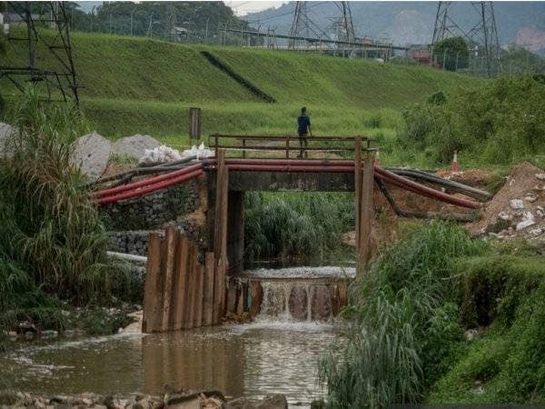 Pertuduhan melakukan sabotaj kepada perkhidmatan air di Selangor terhadap dua individu merupakan bukti jelas Kementerian Alam Sekitar dan Air tidak akan berkompromi dengan mana-mana pihak yang melakukan jenayah alam sekitar. - Foto Bernama