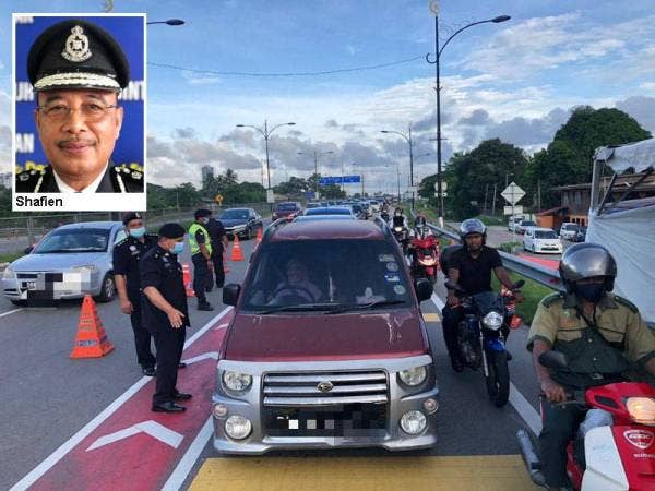 Polis Kelantan bertegas dalam melaksanakan 20 sekatan jalan raya ketika PKBP yang dilaksanakan semula di seluruh negeri itu bagi mengekang penularan Covid-19.