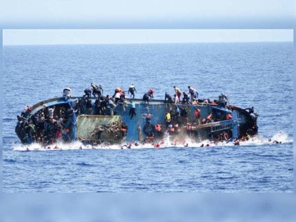 Bot membawa pendatang karam di luar pantai Sepanyol. - Agensi