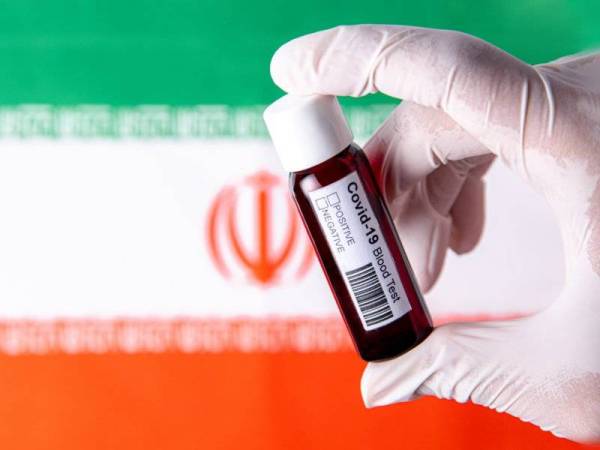 Iran akan membeli kira-kira 42 juta dos vaksin Covid-19 untuk kemudahan suntikan vaksin kepada 21 juta rakyatnya. - Foto 123RF