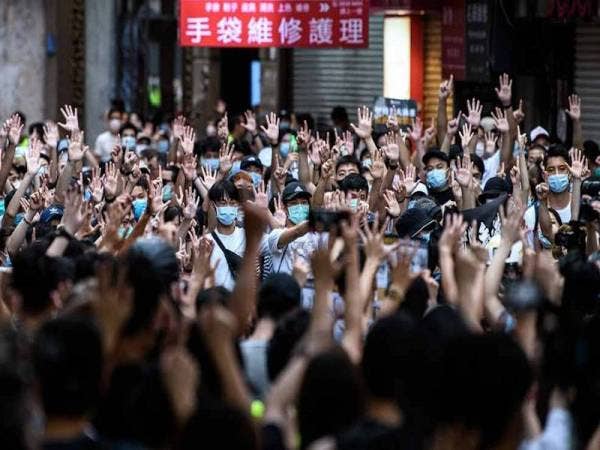Gambar fail menunjukkan sejumlah penunjuk perasaan menentang pelaksanaan undang-undang keselamatan baharu di Hong Kong. - AFP