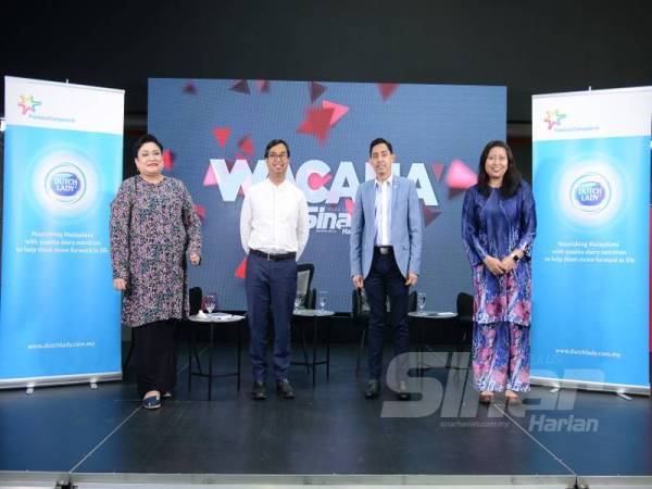 Dari kiri: Adibah, Syed Azmi, Dr Muhammad Yazid dan Zatur ketika Wacana Siri 210 bertajuk Makanan Tidak Berzat, Tumbesaran Kanak-kanak Terbantut: Apakah Solusinya? di Kumpulan Karangkraf, Shah Alam pada Selasa lalu.