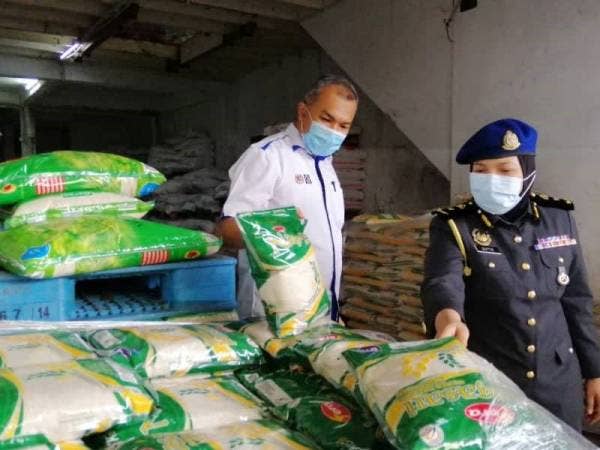 Pemantauan bekalan barang terkawal dijalankan KPDNHEP Perak membabitkan pemborong dan peruncit di sekitar Jalan Bijih Timah, Ipoh hari ini.