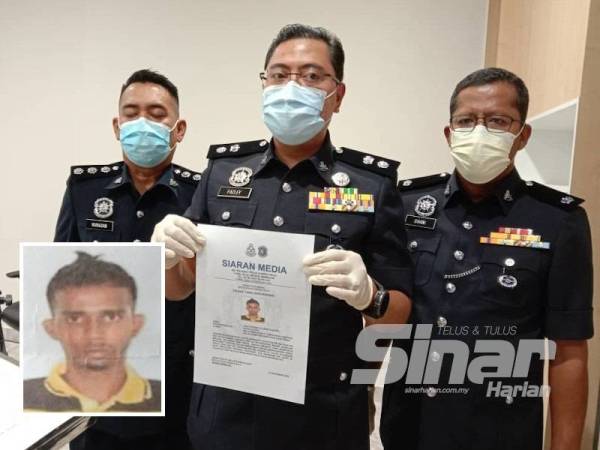 Mohd Fazley (tengah) menunjukan lelaki yang dikehendaki polis untuk membantu siasatan. ( Kali Thosan dikehendaki polis untuk membantu siasatan kes pecah rumah di sekitar Mantin dan Nilai.)