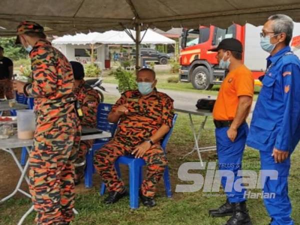 Operasi mencari dan menyelamat di Sungai Pahang dekat Kampung Kuala Kujan, Jalan Triang, Temerloh hari ini.