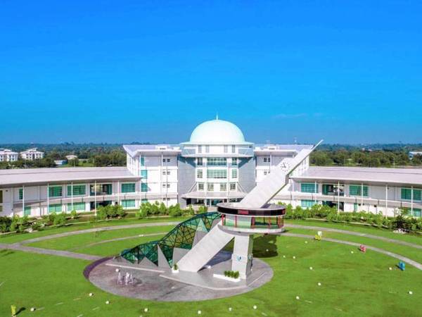 UMP kini berada pada kedudukan 133 universiti terbaik Asia.