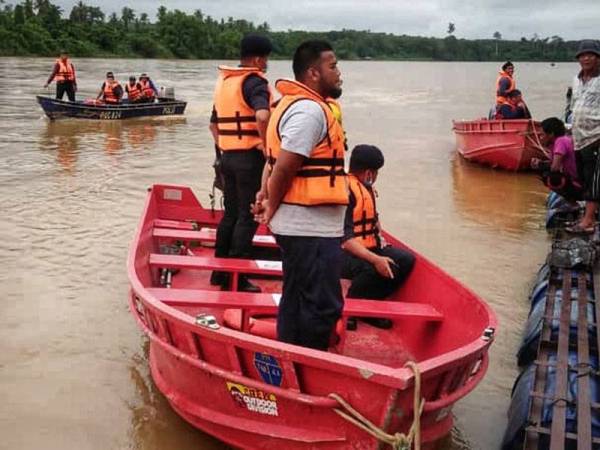 Operasi SAR diteruskan hari ini bagi mencari Loqman yang dikhuatiri lemas selepas dipercayai terjatuh ke dalam Sungai Pahang di Temerloh semalam.