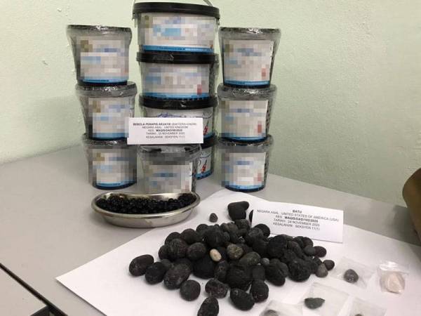 Cubaan beberapa individu membawa masuk bungkusan yang mengandungi barangan keluaran pertanian dan haiwan melalui kiriman pos gagal selepas dikesan Jabatan Perkhidmatan Kuarantin dan Pemeriksaan Malaysia (Maqis).