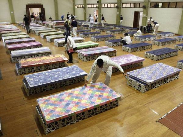 Satu Pusat Kuarantin dan Rawatan Covid-19 Berisiko Rendah (PKRC) dibuka di Arena Badminton di daerah Kinta di sini hari ini. Gambar hiasan. 