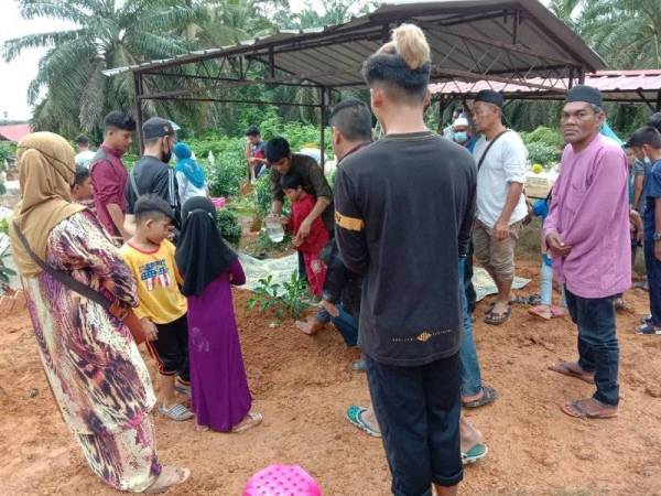 Allahyarham Tazulfakri selamat dikebumikan di tanah perkuburan Islam Felda Jengka 23 hari ini.