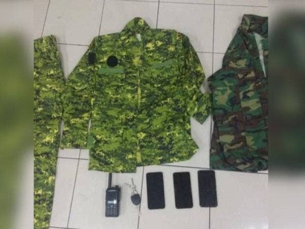 Antara barang yang dirampas polis selepas menahan empat lelaki yang dipercayai terlibat geng samun di Klang.