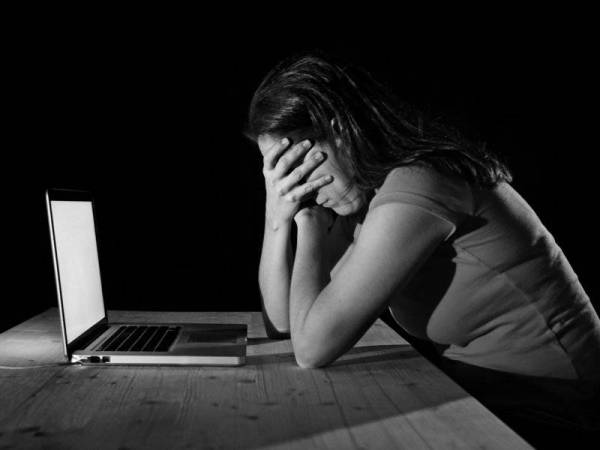 Seorang peniaga wanita rugi RM44,000 diperdaya sindiket pinjaman tidak wujud.