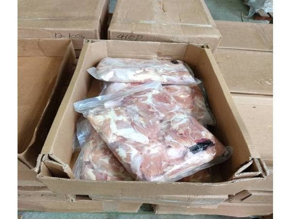 Daging sejuk beku seludup yang ditemui di dalam gudang di Senai, Johor Bahru.