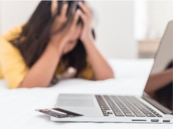 Mangsa berusia 28 tahun itu mendakwa pemindahan wang tersebut ditolak pihak syarikat atas alasan sistem mengalami masalah. Gambar hiasan. 