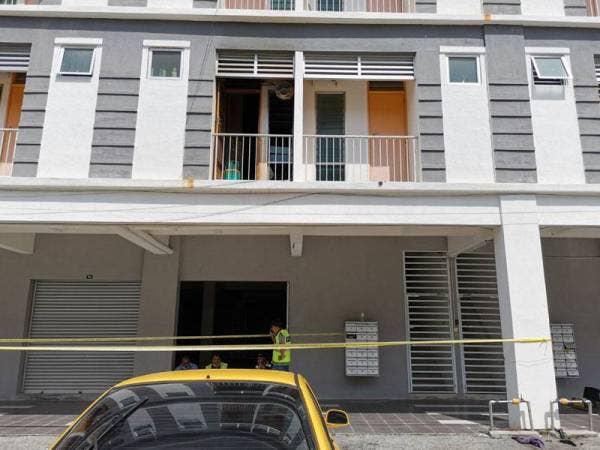 Tiga mangsa ditemukan maut dalam kebakaran rumah kedai di Kampar hari ini. Foto: Ihsan pembaca