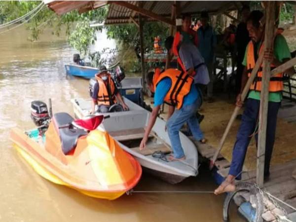 Operasi mencari Loqman Hamka, 20, dari Kampung Kuala Kujan ditangguhkan pada jam 6.30 petang tadi dan akan disambung esok.