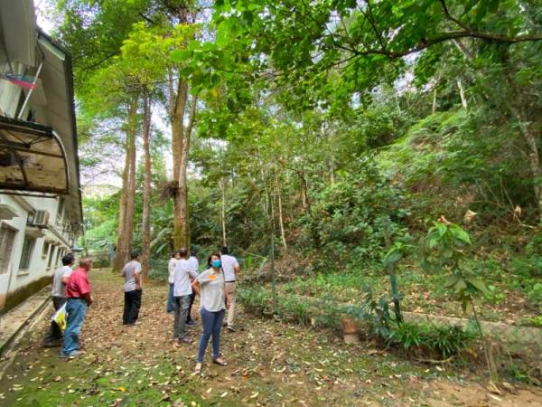 Tapak projek dicadangkan terletak terlalu hampir dengan Kondominium Desaku Taman Kemensah Heights dibimbangi berlaku tanah runtuh.