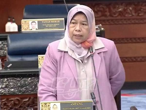 Zuraida ketika menjawab pertanyaan tambahan di Dewan Rakyat, hari ini.