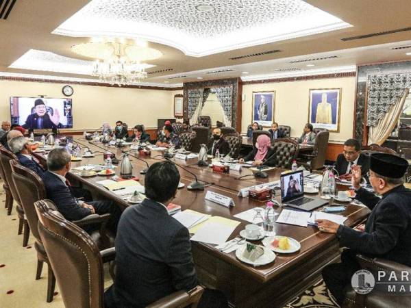 Rais mempengerusikan mesyuarat hari ini bagi mengusulkan kepada Perdana Menteri untuk menambah hari persidangan Dewan Negara selama dua hari lagi.