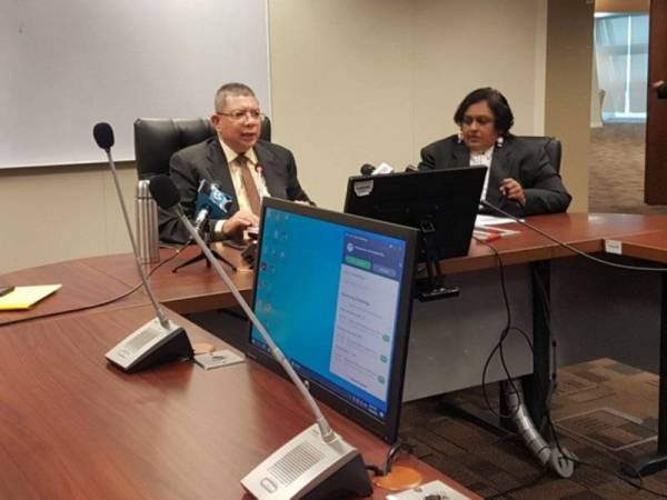 Saifuddin menjawab soalan pemberita pada sidang media selepas mempengerusikan Mesyuarat Penyelarasan Cadangan Akta Anti Buli di KKMM di Putrajaya hari ini.