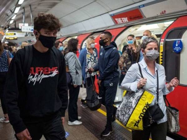 Warga Kesatuan Eropah yang mahu memasuki Britain pada tahun depan dikehendaki menggunakan visa. - Foto AFP