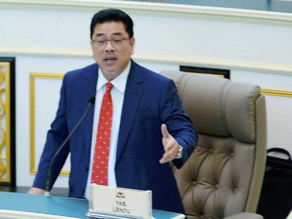 Sulaiman ketika membentangkan Belanjawan Melaka 2021 pada Sidang DUN Melaka di Ayer Keroh hari ini.