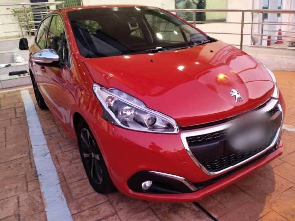 Salah sebuah kereta yang dirampas pihak polis menerusi tiga serbuan berasingan di sekitar kawasan Johor Bahru semalam.