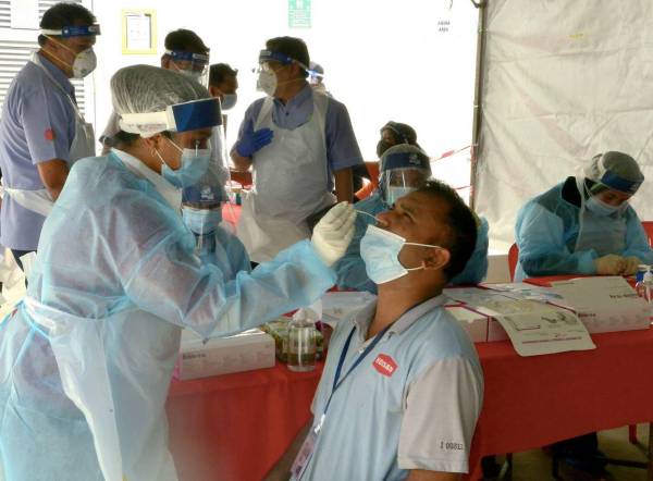 KKM mengesan enam lagi kluster baharu jangkitan Covid-19 melibatkan tempat kerja di beberapa daerah di Selangor, Kuala Lumpur, Negeri Sembilan, Pulau Pinang dan Johor. - Foto Bernama